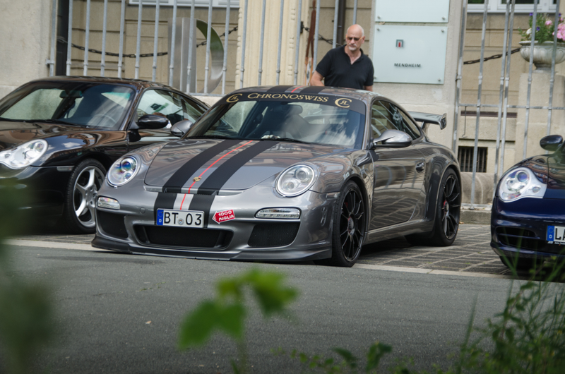 Illustration for article titled Photodump: A classic Porsche car meet.